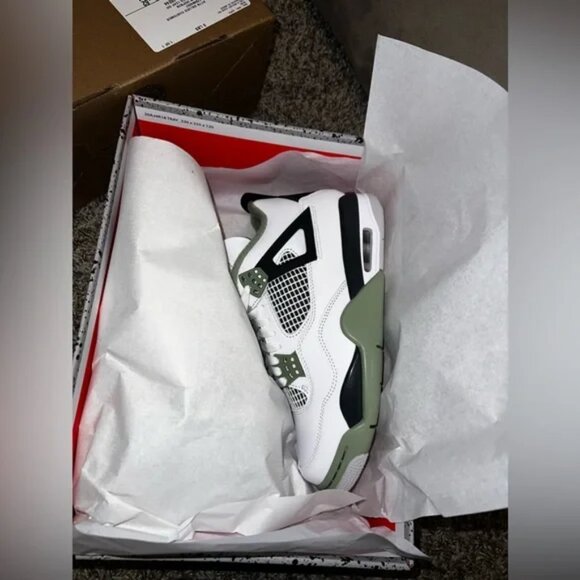 Jordan 4 (Seafoam) Size 9W-7.5M - Picture 2 of 9